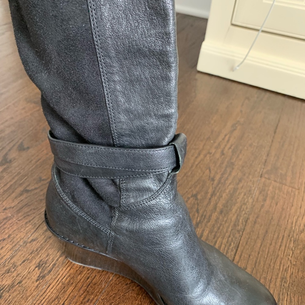Knee length boot suede and leather
